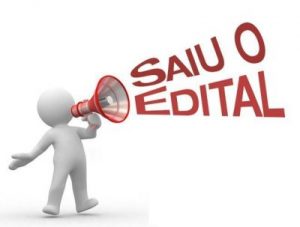 Imagem com um bonequinho branco com altofalante vermelho gritando SAIU O EDTITAL